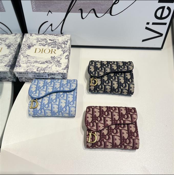 2025228Y 210P182142360